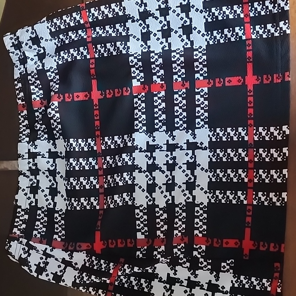 SHEIN Black, Red & White Print Mini Skirt Size Large